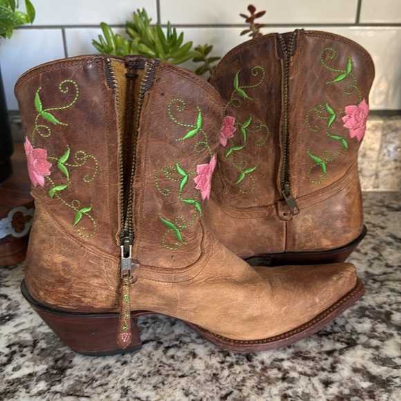 Tony Lama short cowboy leather boot pink embroidered floral accent - Picture 7 of 10